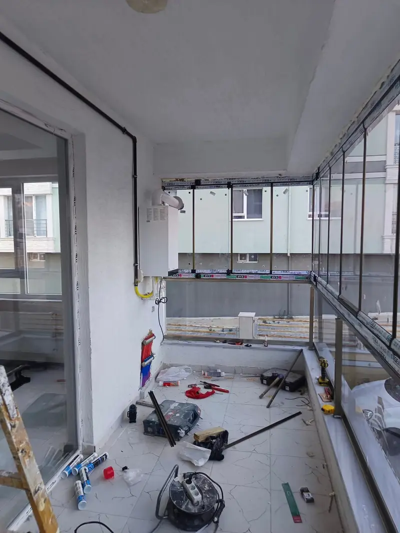 Balkon cam kapatma çalışması