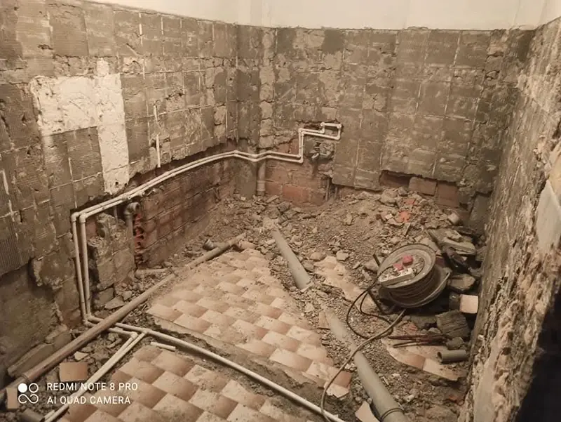 Duvara döşenen sıva altı su tesisatı hattı